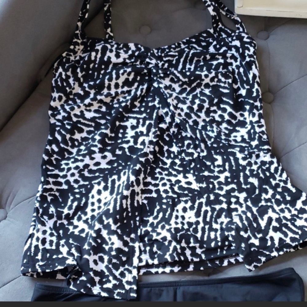 Lands end tankini top. Black and white size 10